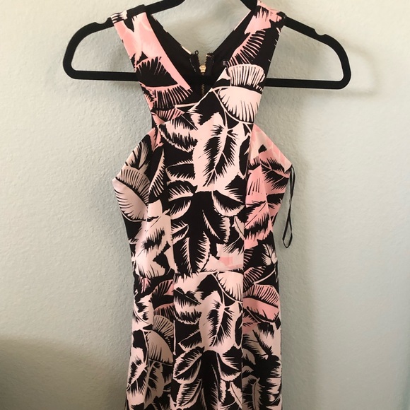 Black, white and pink size 4 vacation dress by Express - Picture 2 of 2